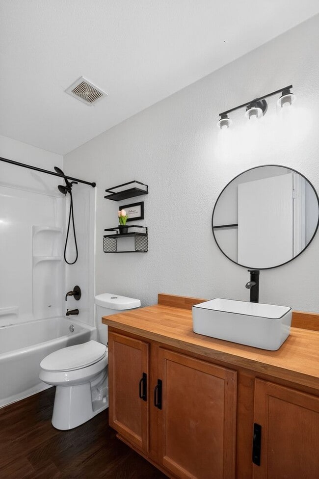 Building Photo - 1942 Courtside Dr