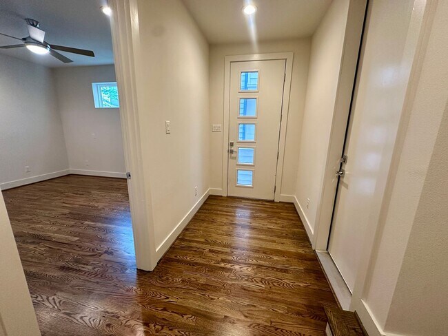 Building Photo - For Lease | 3 Bed, 2 Bath | 2,139 Sq Ft | Greater Heights |