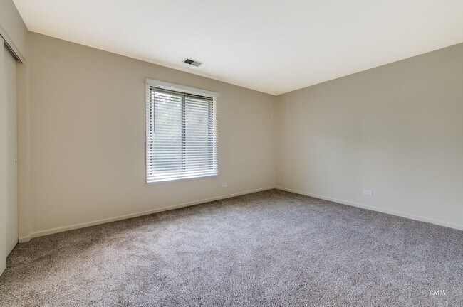 Building Photo - 1232 Knottingham Ct