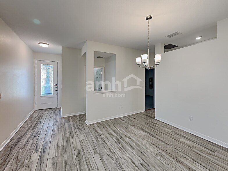 Building Photo - 6117 Voyagers Pl