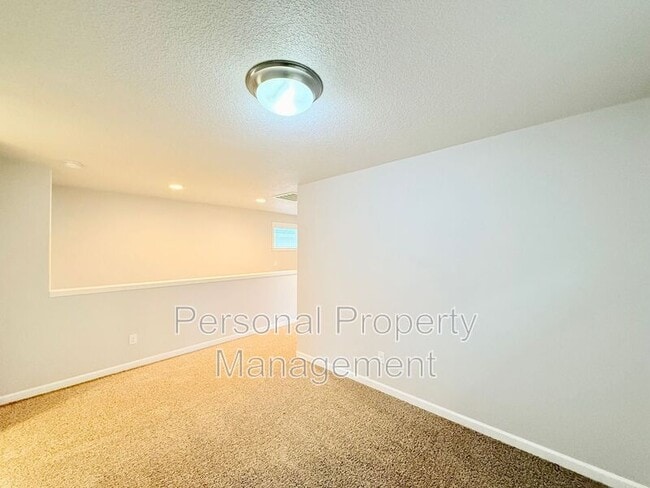 Building Photo - 5840 NE 56th Pl