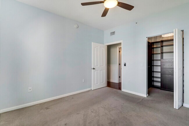 Building Photo - 9212 Myrtlewood Cir W