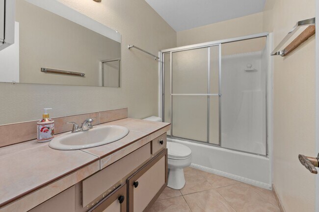 Building Photo - Spacious 3-Bedroom Townhome Near UCSD & UT...