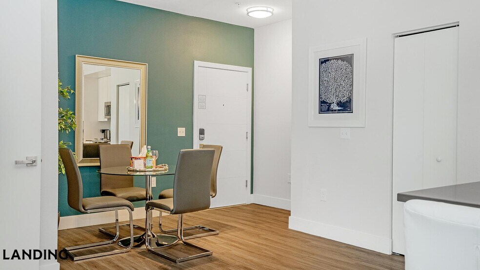 Building Photo - 4950 W Prescott St