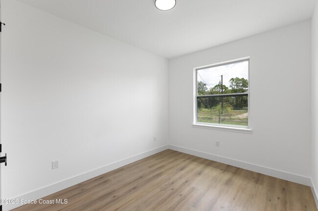 Building Photo - 1133 Hanover Ave