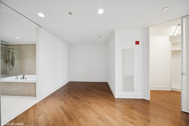 Building Photo - 401 N Wabash Ave