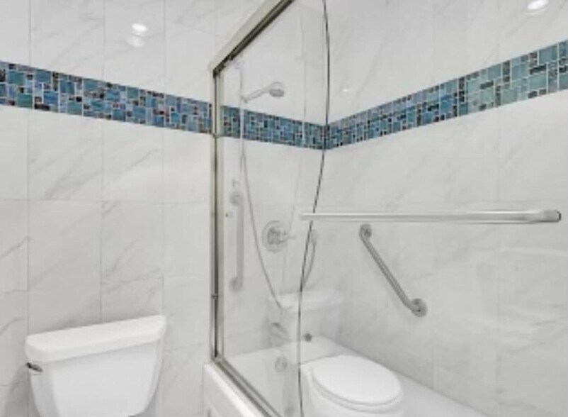 Building Photo - 300 N Civic Dr