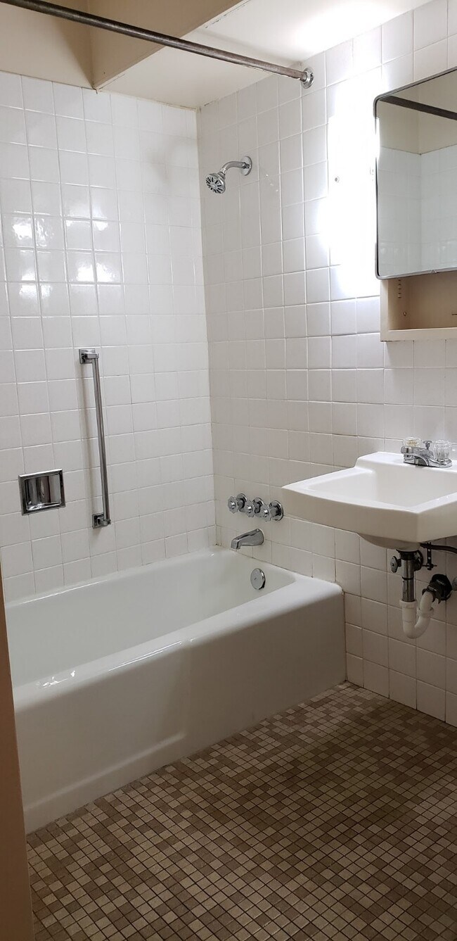 Building Photo - 200 High Ave SW Canton