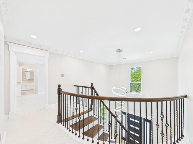 Building Photo - 702 Daria Ct