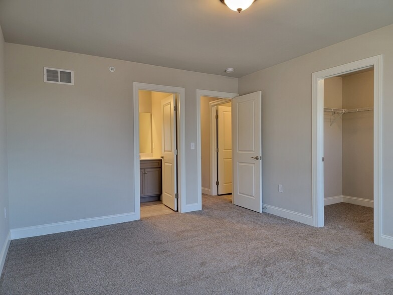 Building Photo - 227 Sage Blvd