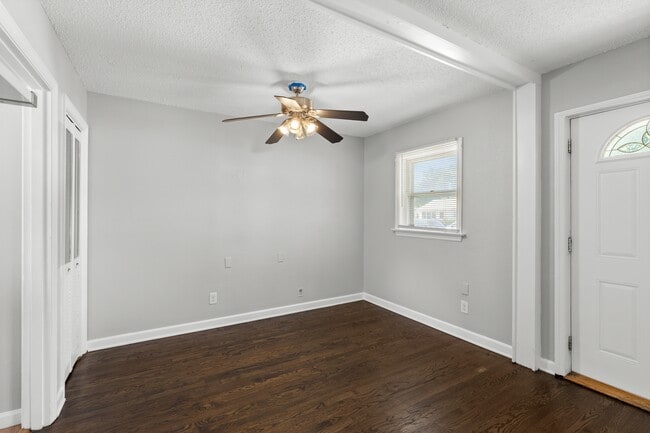 Building Photo - 1120 Gahan Dr