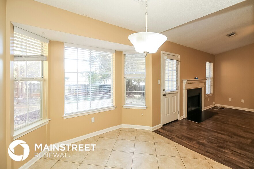 Building Photo - 2070 Tudor Dr
