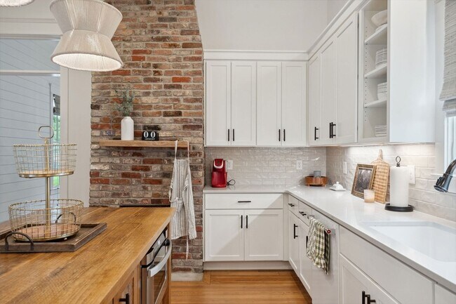 Building Photo - 1226 Adams St