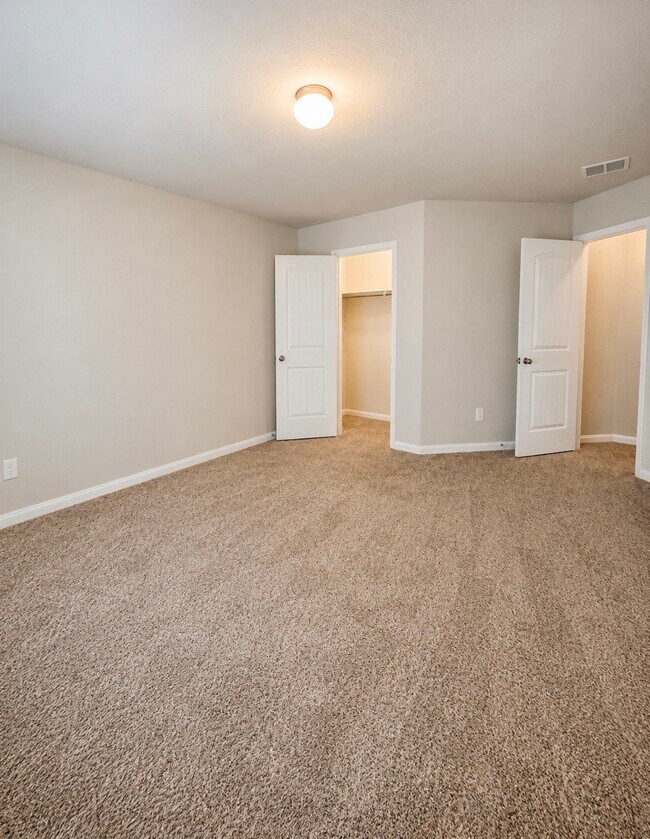 Building Photo - 25364 Grotto Falls Ln