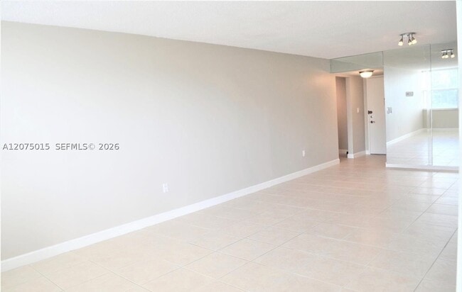 Building Photo - 1300 NE Miami Gardens Dr