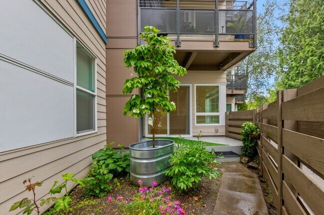 Building Photo - 1Bd/1Ba Edmonds Condo