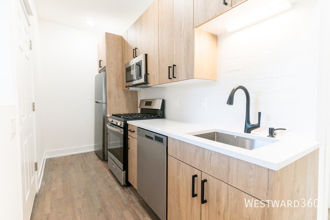 Building Photo - 6201 N Glenwood Ave