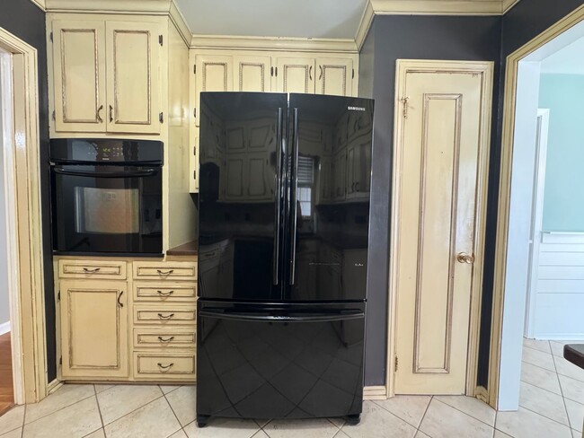 Building Photo - Beautiful 4/3 House with Bonus Room in Wes...