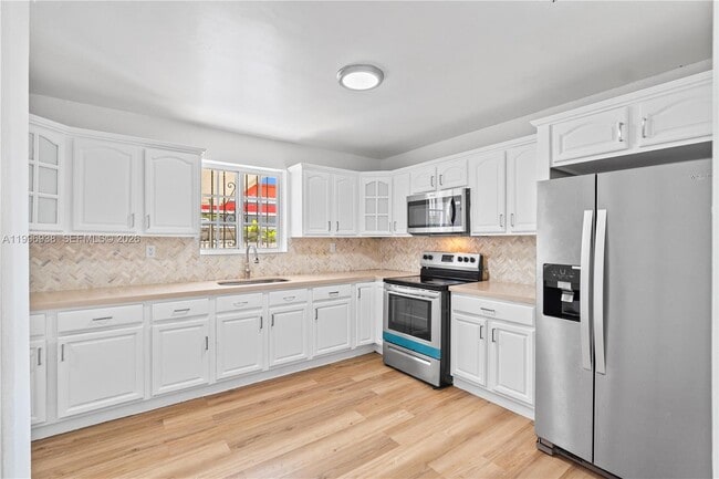 Building Photo - 361 E 39th St