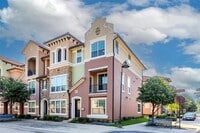 Building Photo - 602 Arbol