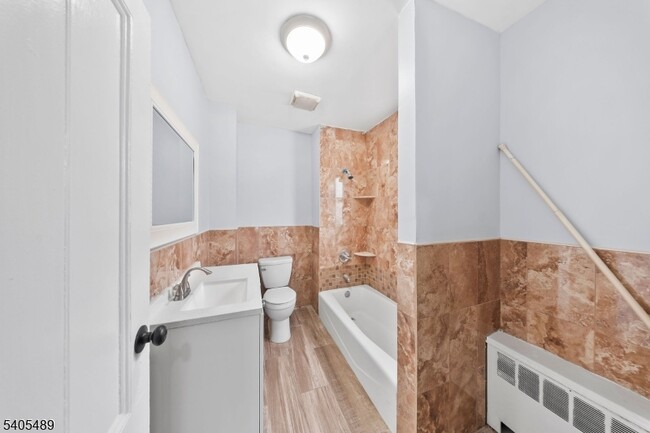 Building Photo - 437 Morrissee Ave