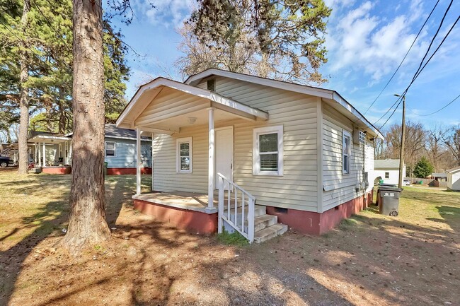 Building Photo - Welcome to your charming new home in the h...