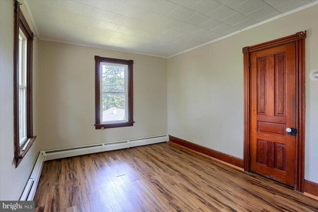 Building Photo - 115 3rd St