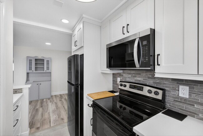 Building Photo - 100 Shore Ct