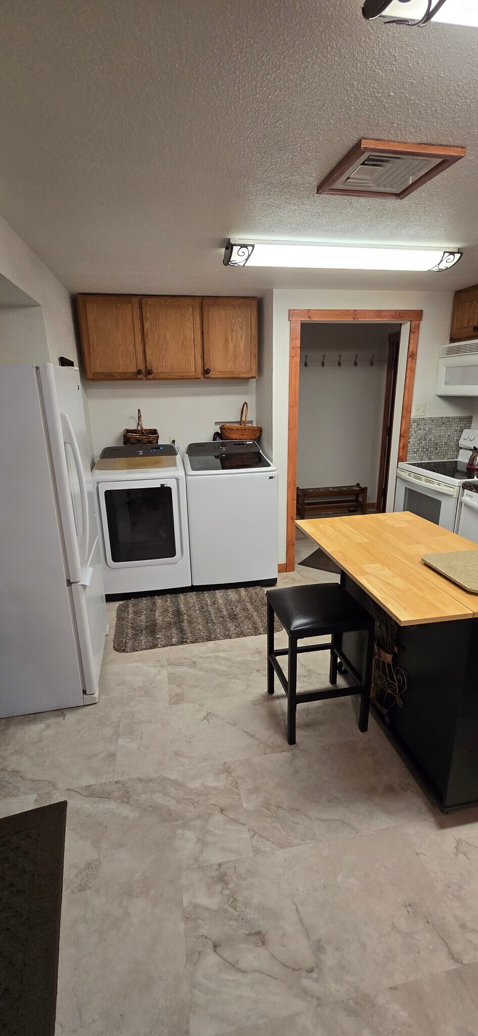 Washer/dryer - 206 N Maple St