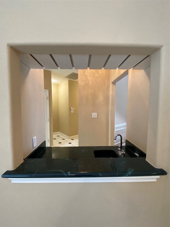 Building Photo - 11526 1 Token Dr