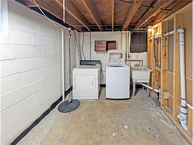 Building Photo - 5713 Xerxes Ave S