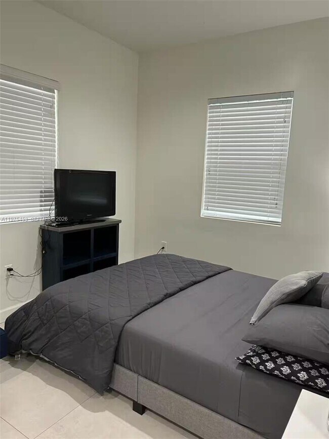 Building Photo - 245 NE 33rd St