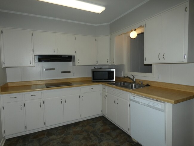 Building Photo - 4801 NW 61st St