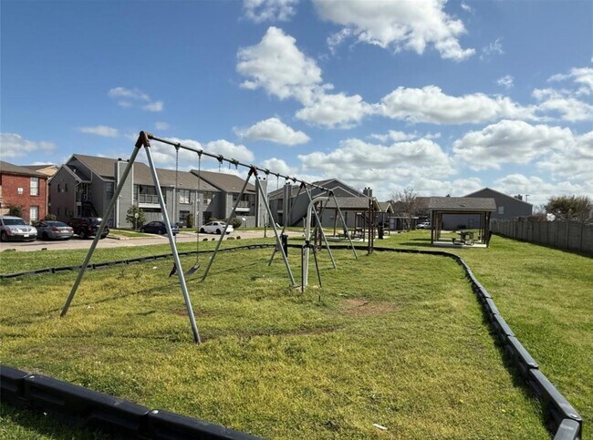 Building Photo - 12500 Sandpiper Dr
