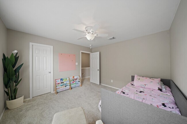 Building Photo - 1413 W 26th St