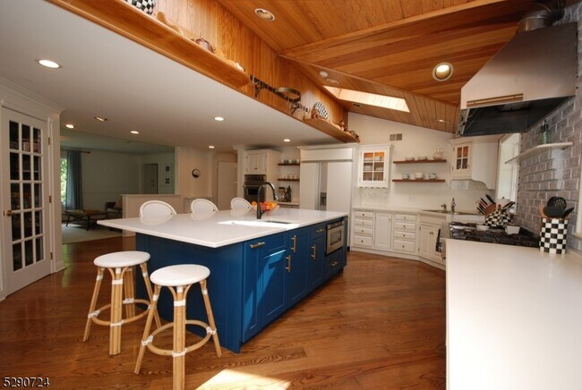 Building Photo - 35 Evergreen Ln