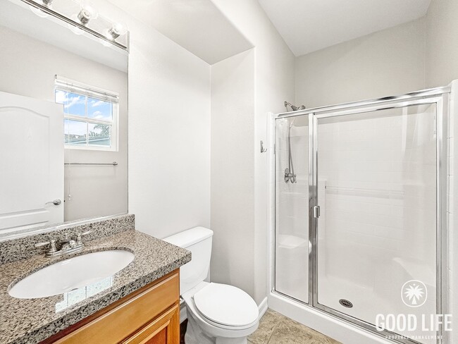 Building Photo - Beautiful 3BD/3BA w/ A/C, In-Unit Laundry, and 2-Car Garage in Bay Park!