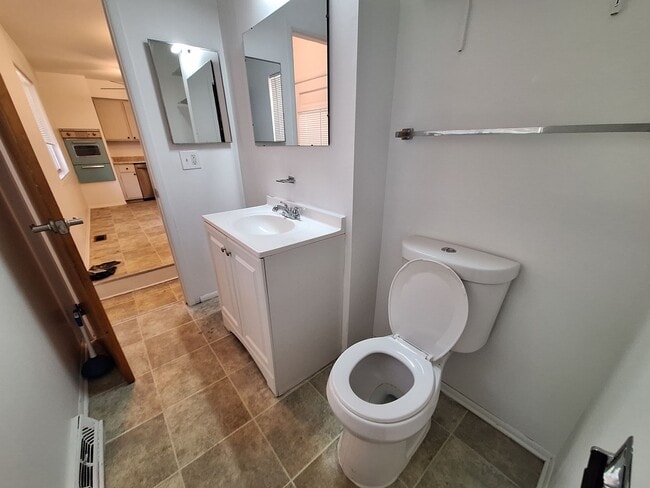 Building Photo - 3 bedroom home in Southfield with sprawlin...