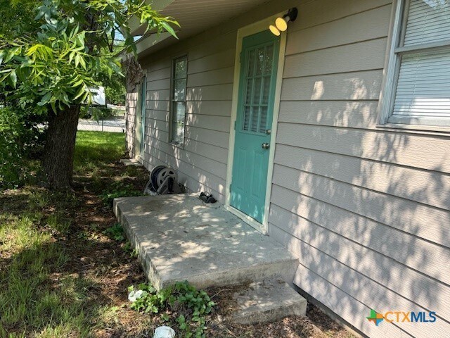 Building Photo - 428 Aguila St