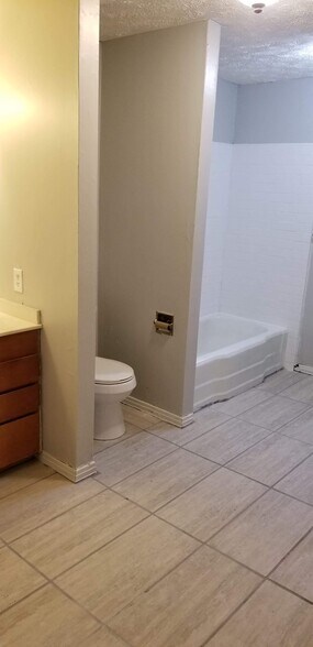 Building Photo - 4808 S Westhaven Dr