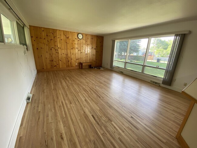 Building Photo - 3408 14th Ave S