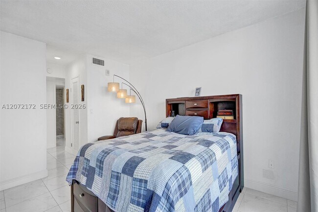 Building Photo - 1351 NE Miami Gardens Dr