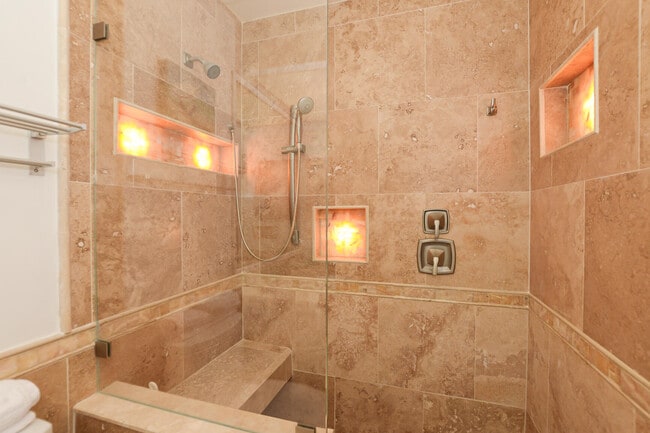 Building Photo - 4079 Garden Villas Ct