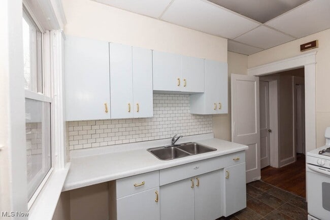 Building Photo - 1598 Alameda Ave