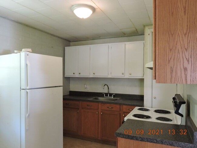 Building Photo - Great Location in MidCity - 3BR/1BA House ...