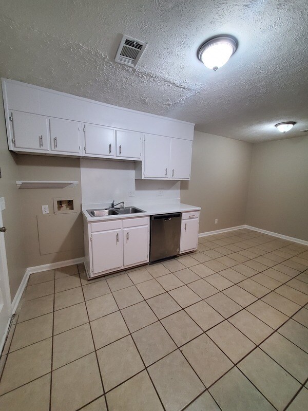 Building Photo - 245 Kimberly Way SW