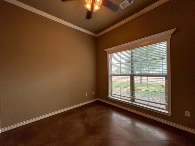 Building Photo - 4 Bedroom Single Family Home:  Available Now!