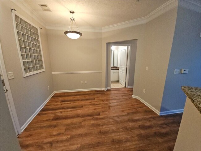 Building Photo - 10 Perimeter Summit Blvd