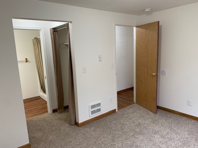 Master Bedroom with en-suite Bathroom with Shower - 127 100th St S