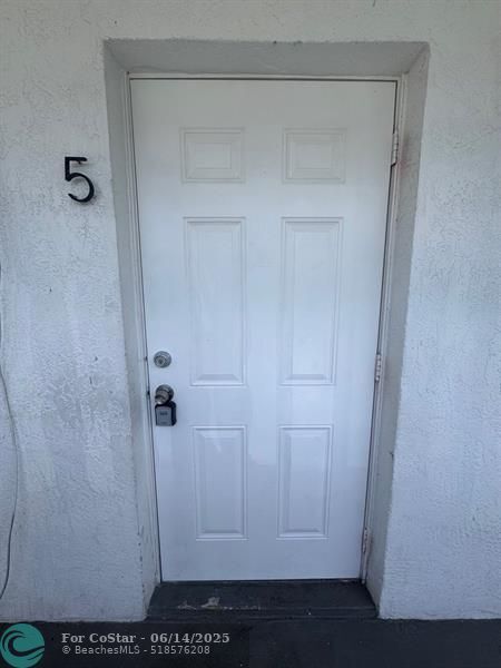 Building Photo - 701 SW 14th Ave